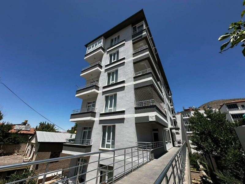 BAHÇELİ & LÜKS 4+1 SATILIK DAİRE YAHYALI SEYDİLİ MAH. MERKEZ